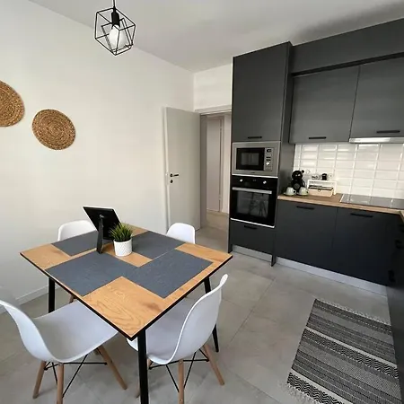 Modern Center 2 Bedroom 아파트