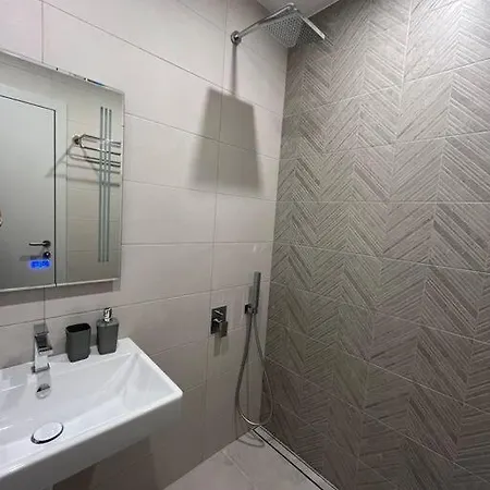 아파트 Modern Center 2 Bedroom