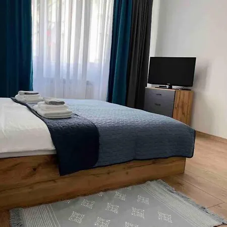 Апартамент Modern Center 2 Bedroom *