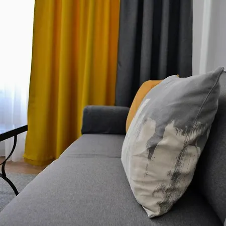 Modern Center 2 Bedroom *