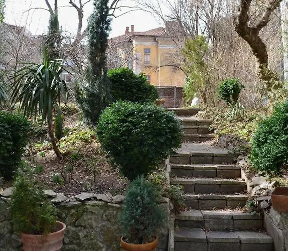 Modern Center 2 Bedroom ソフィア