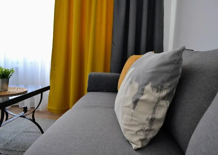 Modern Center 2 Bedroom *