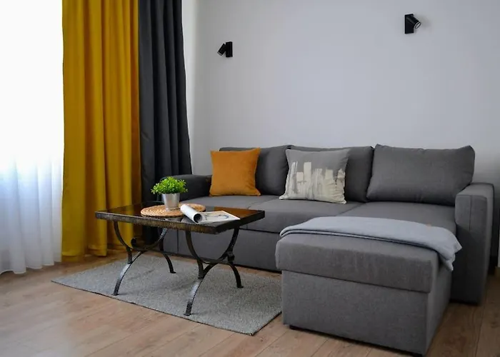 Modern Center 2 Bedroom *