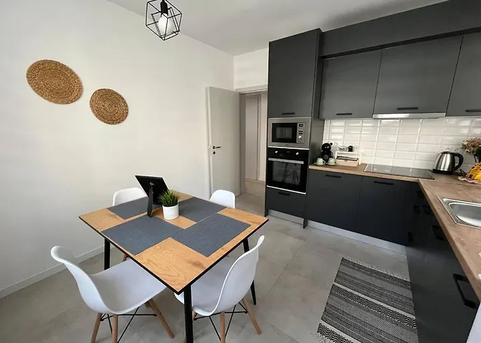 Modern Center 2 Bedroom アパート