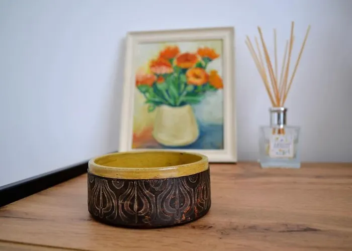 Modern Center 2 Bedroom *