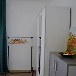 Modern Center 2 Bedroom דירה *