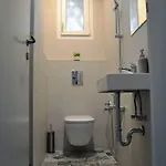 Modern Center 2 Bedroom דירה סופיה