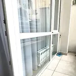 Modern Center 2 Bedroom דירה
