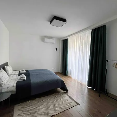 Modern Center 2 Bedroom Апартаменты *