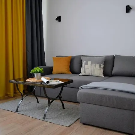 Modern Center 2 Bedroom *