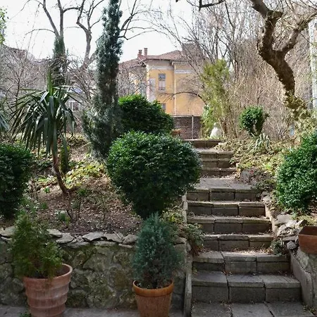 Modern Center 2 Bedroom Sofya